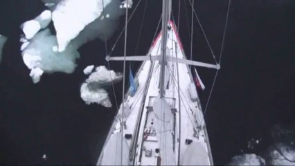 Le retour de la nuit est proche en Arctique. A trois heures du matin, le soleil semble prêt à se coucher ou à se lever... © A.Deniaud/francetv nouvelles écritures/Thalassa/Tara Expéditions