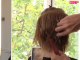Vidéo coiffure : une coupe de cheveux tendance sur cheveux courts !