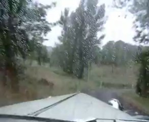pluie sur le pare brise de la traction