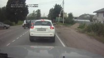Russian Driver Smashes Phone Of Inattentive Driver