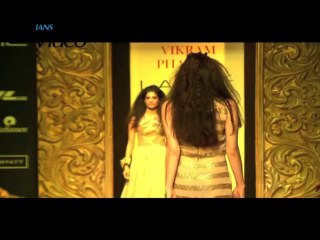 Karisma dazzles in gold