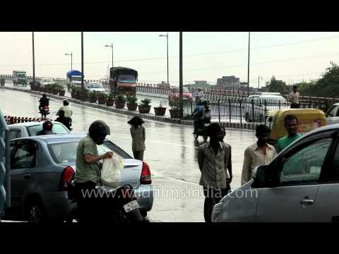 The main road outside the Akshardham Metro station