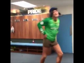 Striker Manchester City  Guidetti Tertangkap Kamera Saat Menari Tarian Konyol
