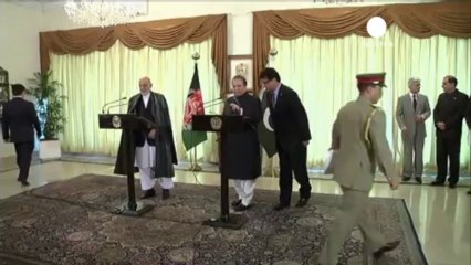 Karzai pide a Pakistán que le ayude a abrir un diálogo...