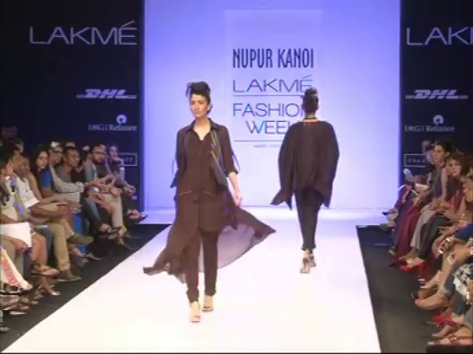 Raw:lakmefsshion 3rd day designer nupur kanoi