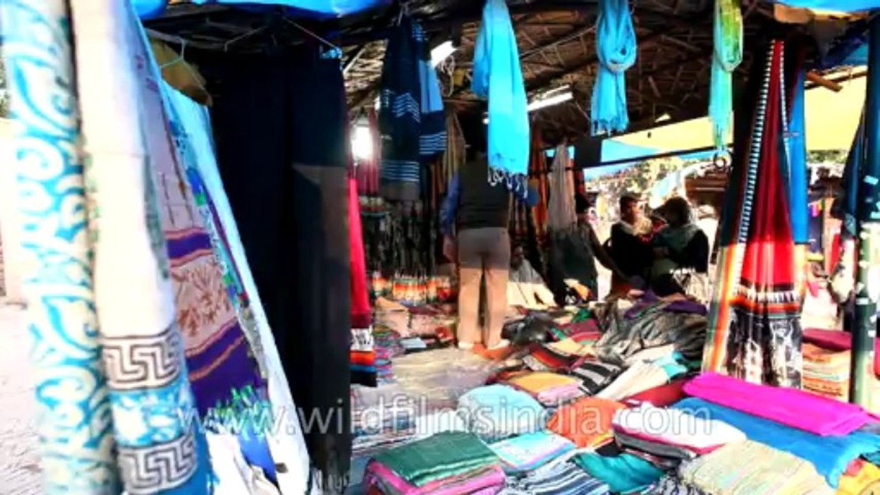 Dilli-Haat-shawl-Shop-1