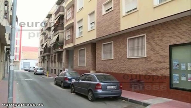 Fallece joven tras caer por balcón buscando cobertura