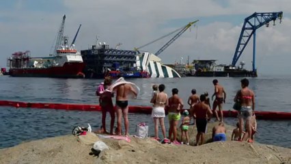 Tourists enjoy Italian island as Concordia raising nears