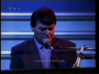 Ferdi Özbeğen - Şevket Uğurluer Canlı Autumn Leaves Nostalji