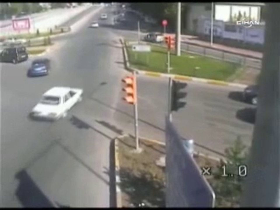 Erzurum'da ilginç kazalar MOBESE'ye yansıdı