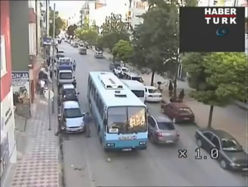 AMASYA MOBESE- Halk otobüsüne kafa attı