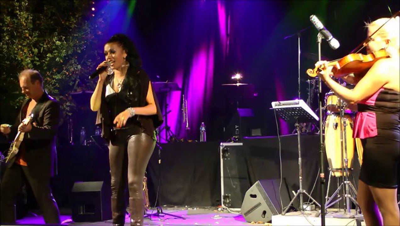 Sarah Cheraiti "Talkin' Bout a Revolution" (Tracy Chapman) Rousset le 25 Août 2013.