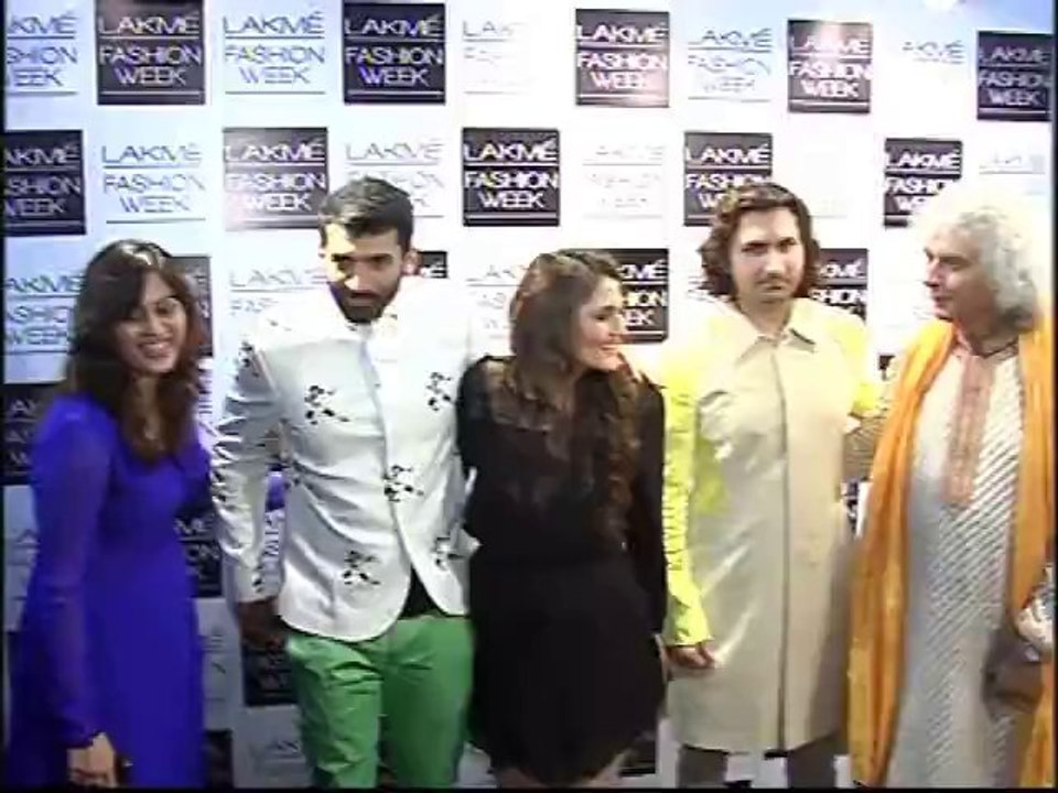 Raw:Aditya roy kapoor walks on ramp for tallent box at lfw day 4