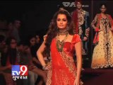 Tv9 Gujarat - Lakme Fahion Week 2013 Dia Mirza dazzled ramp as Royal Bride