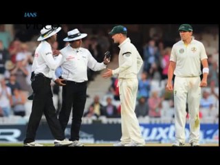 Clarke fights with umpire Aleem Dar