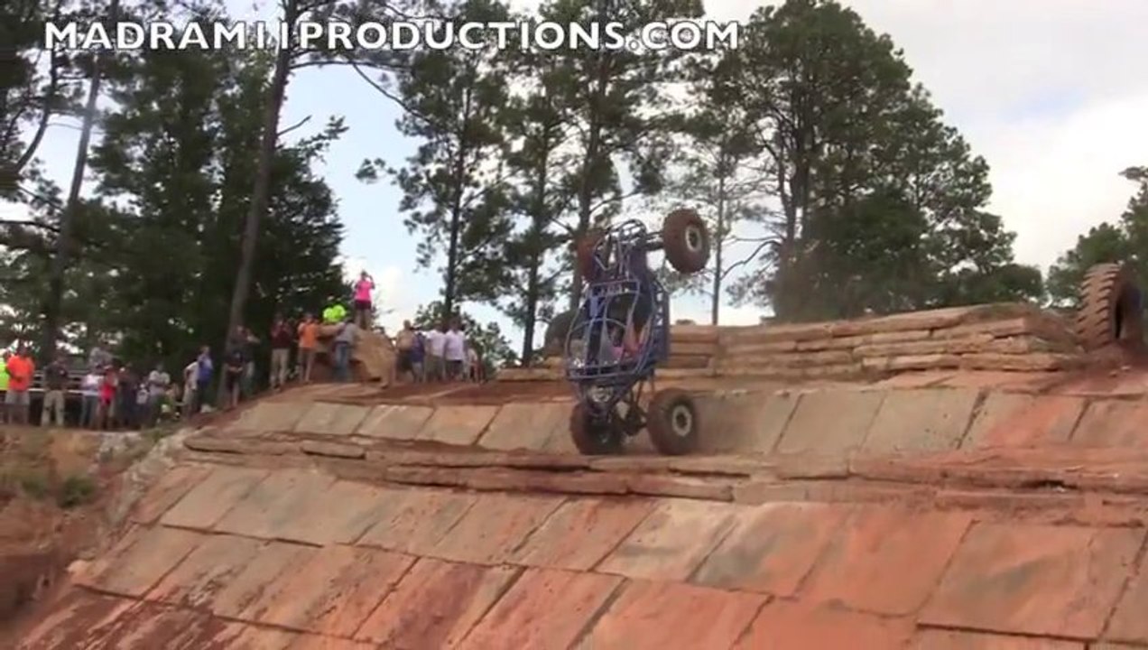 Gros Fail en Buggy : il se retourne en montant un obstacle : Buggy mort!