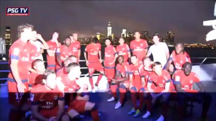 Les joueurs présentent le maillot extérieur 12-13