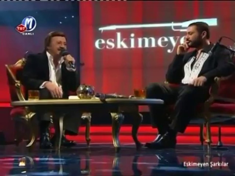 Selami Şahin   _  Benim İçin Öldün Artık_  [Eskimeyen Şarkılar] .2012