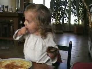 lou mange des crepes