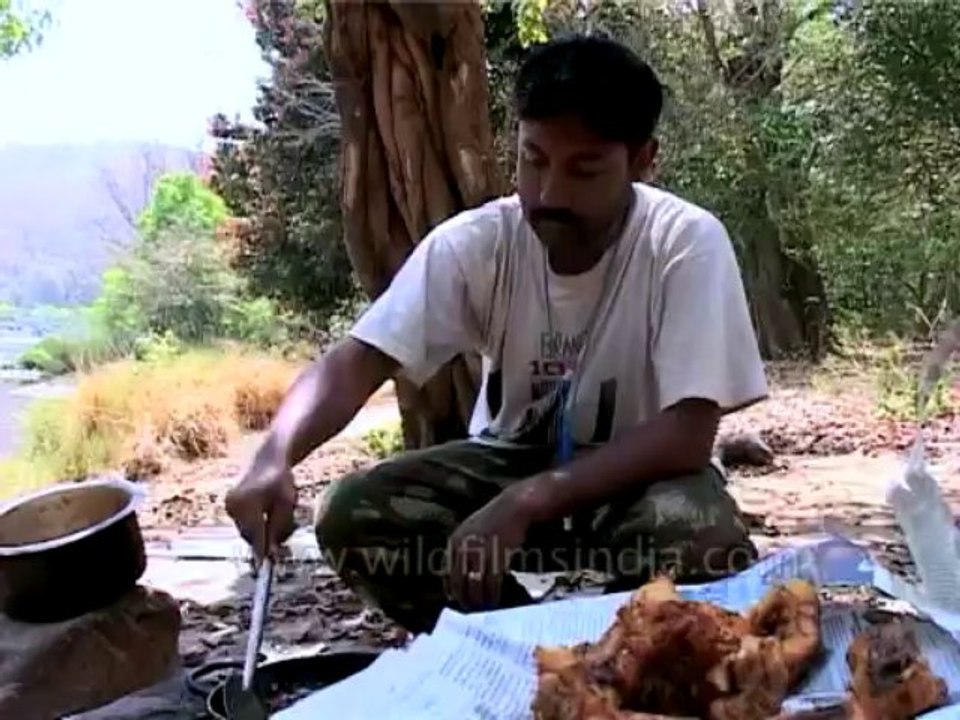 DVD-124-cooking-friedfish-1-1