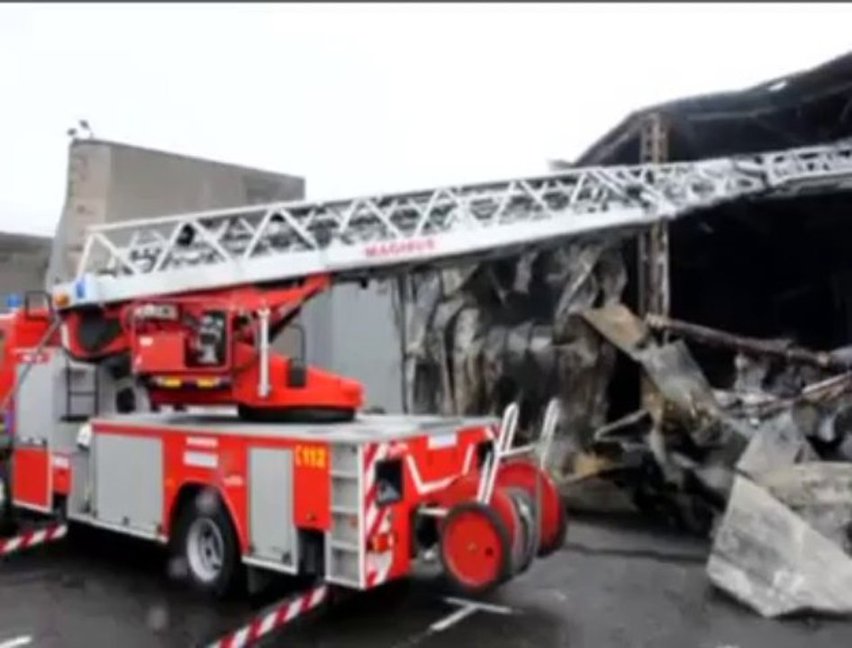 Incendie aux Halles des foires de Coronmeuse à Liège