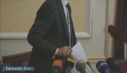 Conférence de presse de Johan Vande Lanotte nommé " conciliateur "