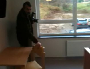 Visite des chambres du complexe de maison de vie et de soins "Le Domaine des Lys" à Vottem