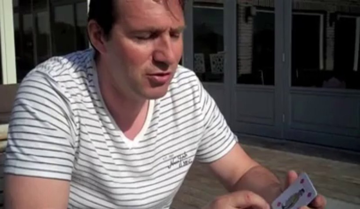 Marc Wilmots présente les cartes Sudpresse du foot belge, dessinées par Pad'R