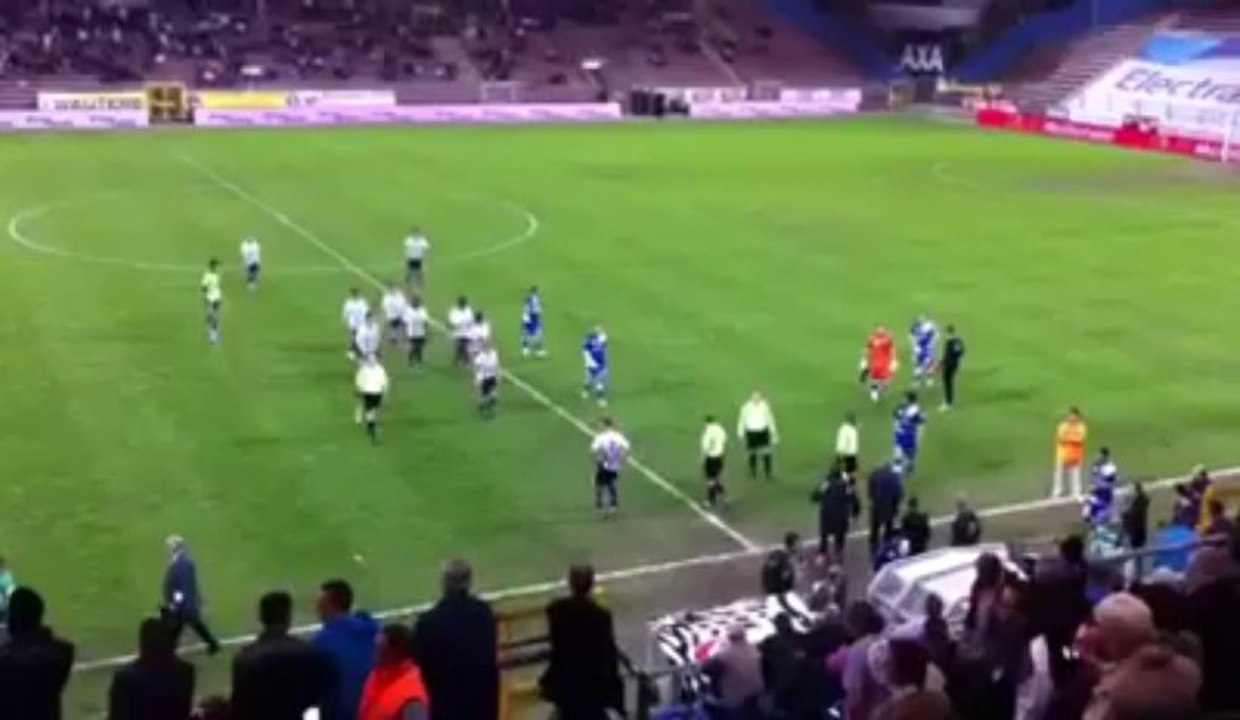 Charleroi-Eupen: incidents avec les supporters carolos (vidéo 1)