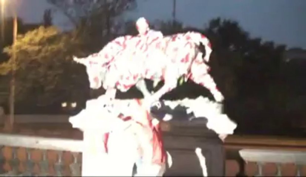 Liège: le Torè emballé par des supporters du Standard!