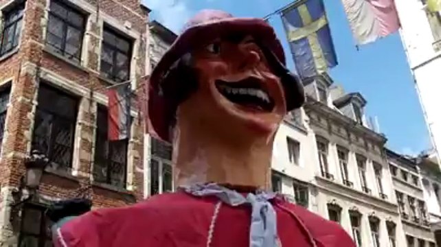 La Parade des Geants - Manneken Pis, Bruxelles