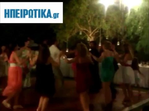 Παπάς χορεύει Δεν σου κάνω τον Άγιο