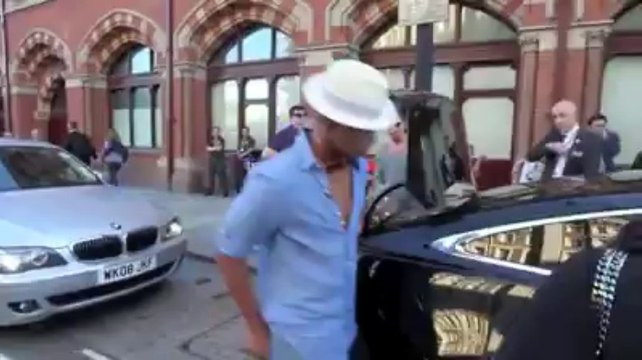 Madonna arrive à Londres