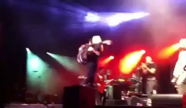 Francos 2011: Elle monte sur scene avec Cali (2)