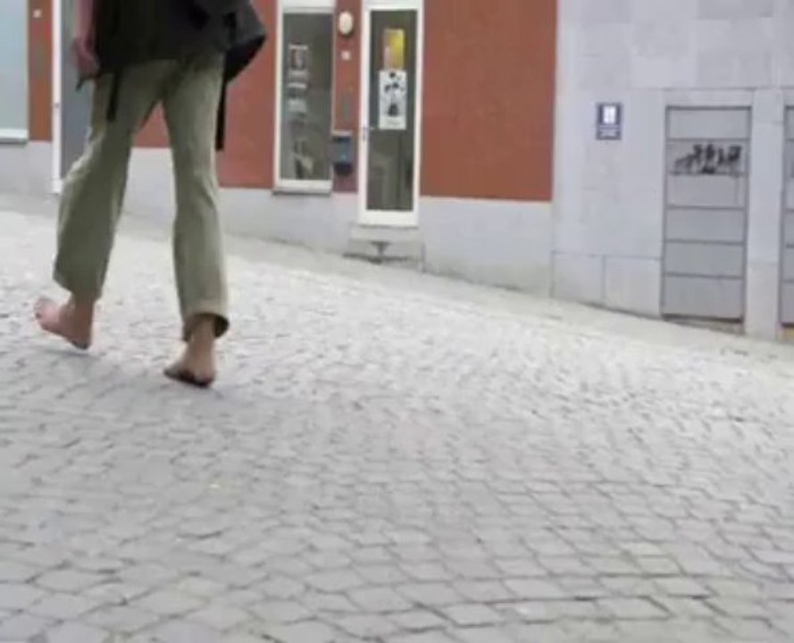 Barefoot ou l'homme qui marche pieds nus