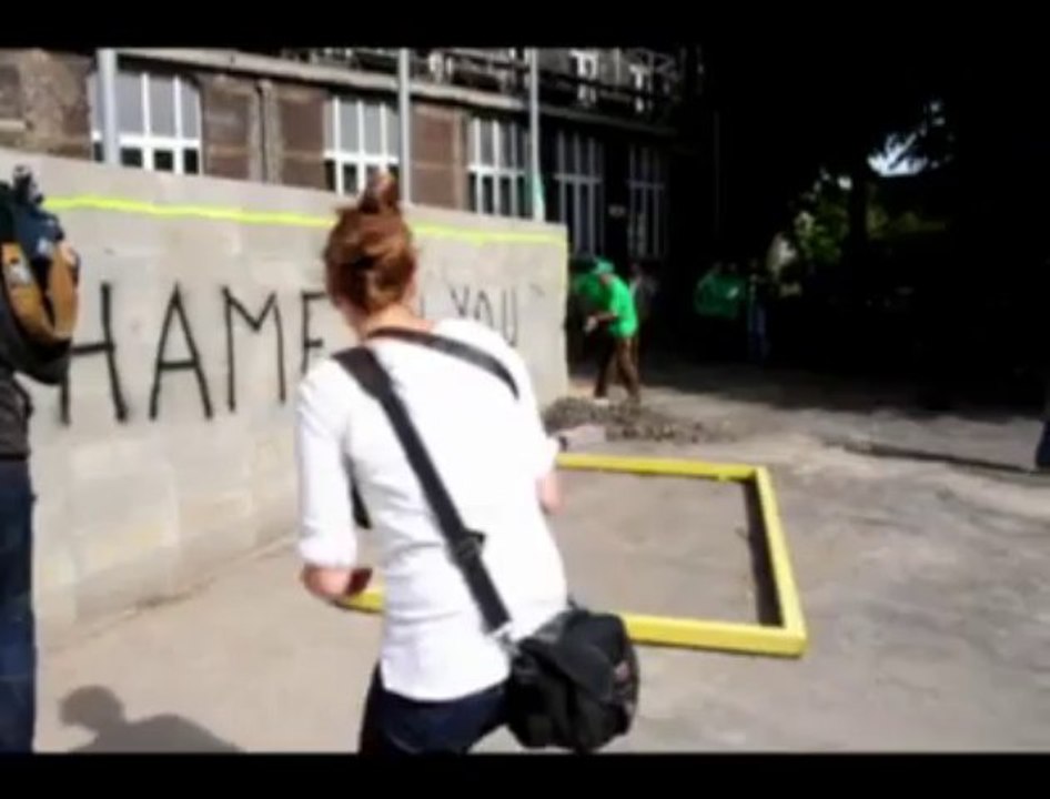 Action de la csc à l'institut saint laurent de Liege. Ils détruisent