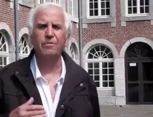 Jean Vallée chante devant le CTLM