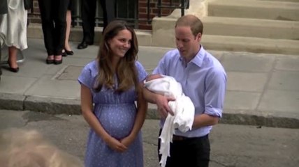 Descargar video: The Duke and Duchess of Cambridge Create 'Granny Flat' For Carole Middleton