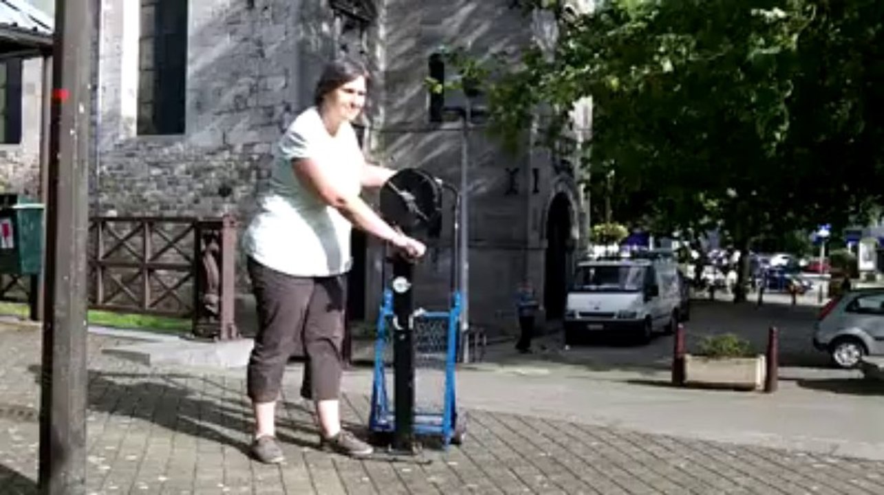 Marie-Madeleine Crickboom joue la musique pour carillon, sirène et djembés au carillon de Verviers 3