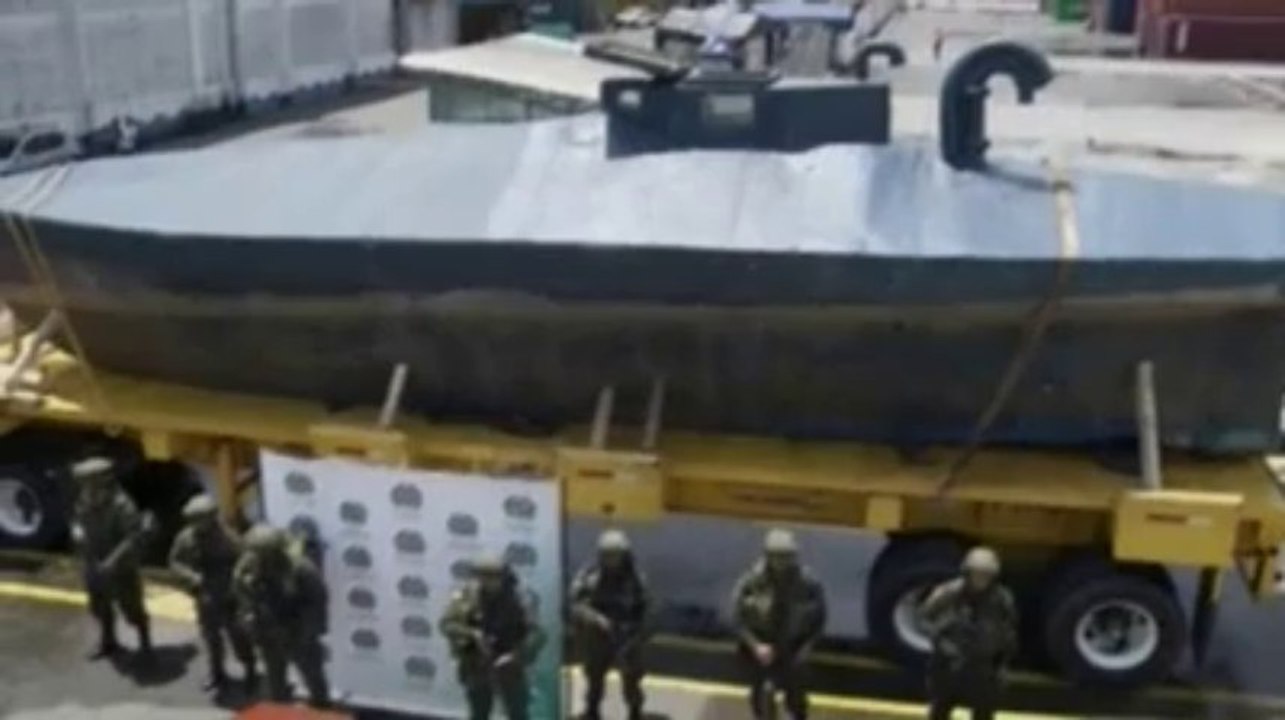 Un sous-marin à drogue saisi en Colombie - Vidéo Dailymotion