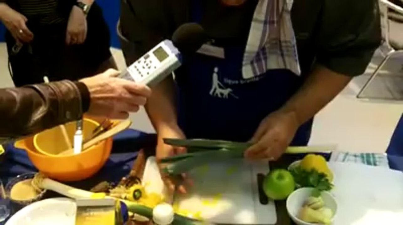 Cuisiner à l'aveugle: le chef étoilé Laury Zioui aux Arts ménagers
