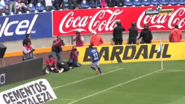 Un crochet dévastateur qui met dans le vent quatre adversaires !