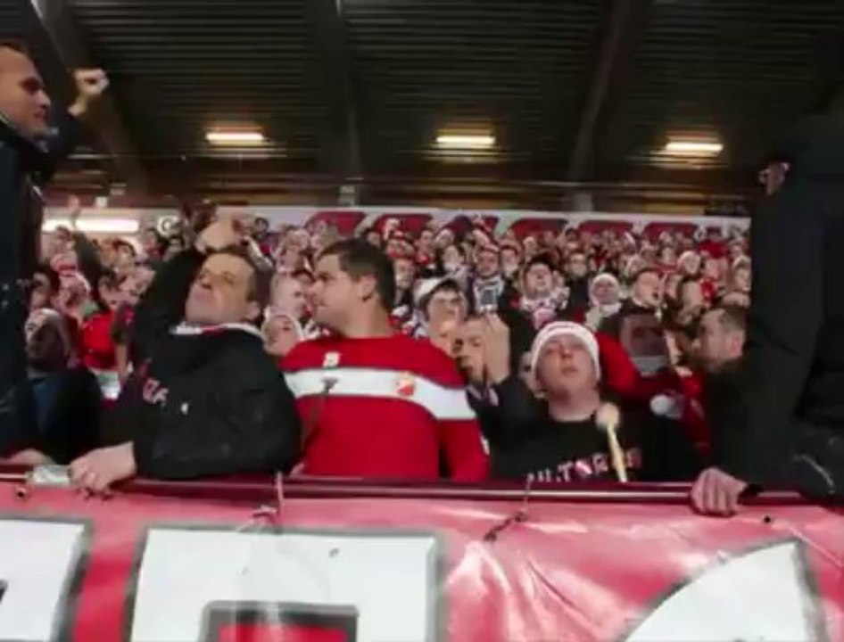 Les supporters célébrent Noël à leur façon