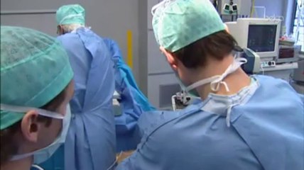 Première greffe de visage en Belgique: un succès