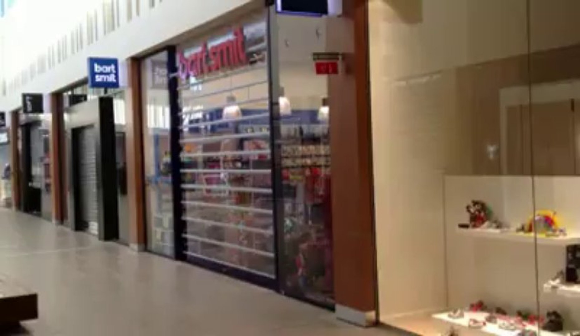 Visite du nouveau shopping de Nivelles - Vidéo Dailymotion