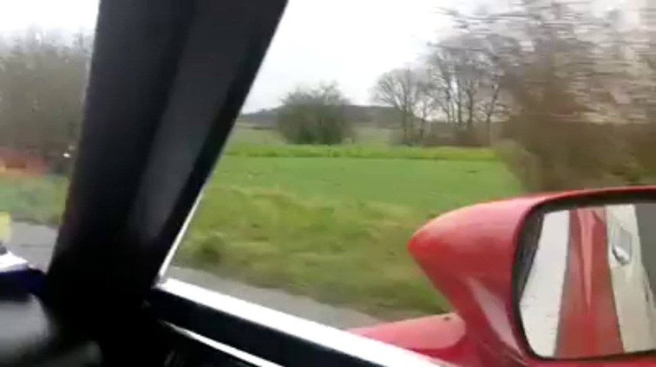 Valéry roule dans la voiture de Starsky et Hutch