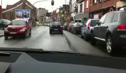 Opération nids-de-poule 2012: rue du Pairay, Seraing.