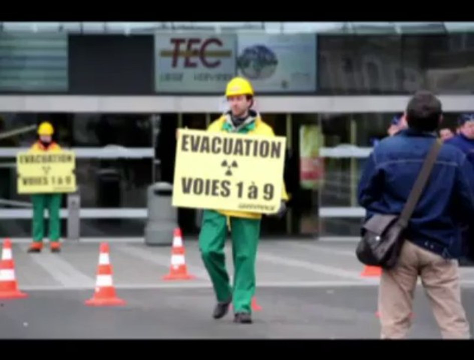 Greenpeace sur le toit de la gare des Guillemins à Liège
