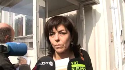 Réactions politiques: "d'abord du respect envers les familles"