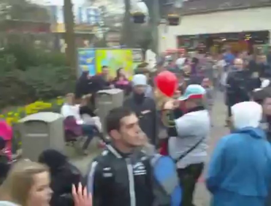 Ypres: plus de 700 personnes en pyjama pour la réouverture de Bellewaerde